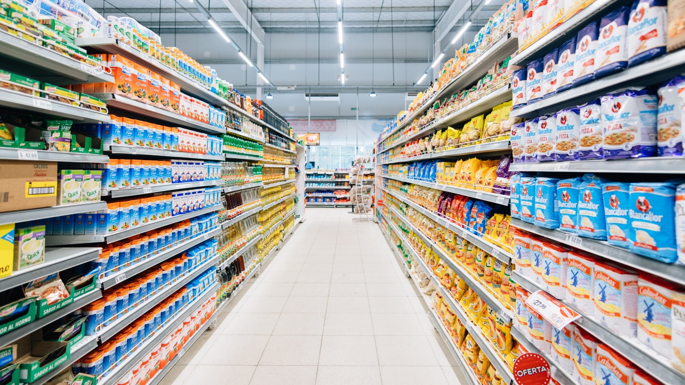  aisle inside of a grocery store 